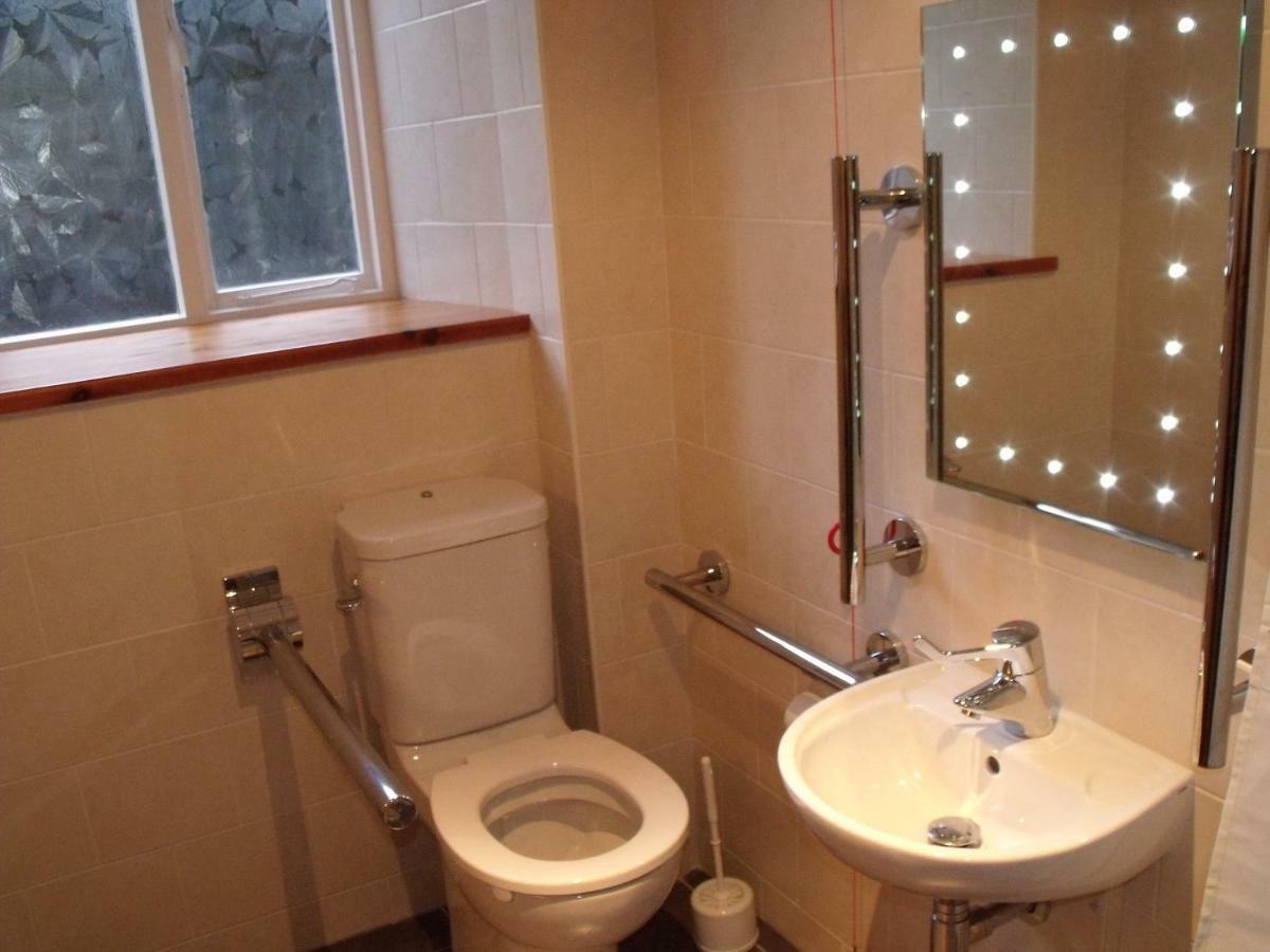 Cosy Ground Floor Disabled Friendly Room In Farm House Llandderfel Exterior foto